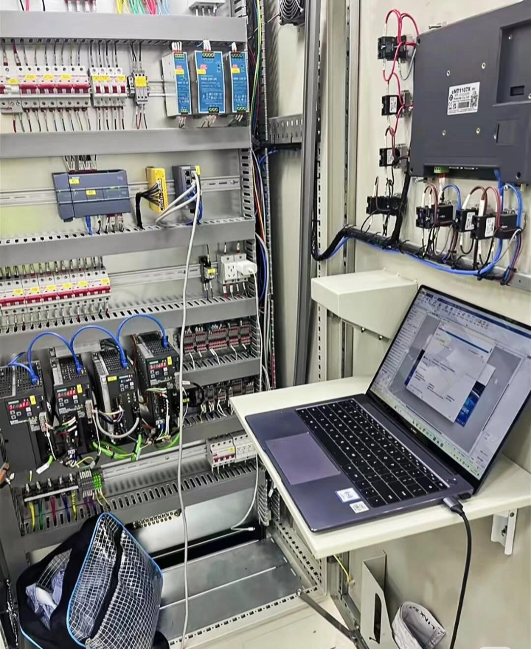 Programming PLC Industri